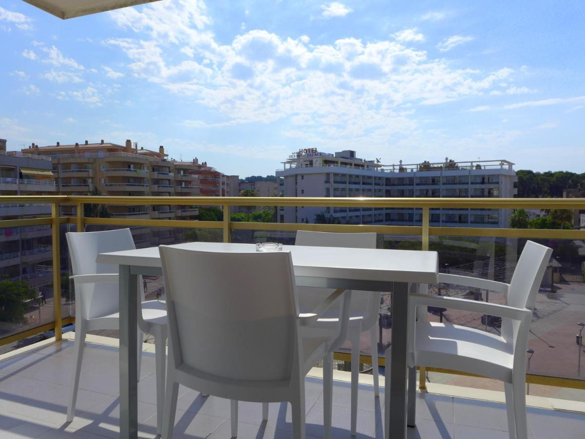 Rentalmar Navarra Family Suites Салоу Стая снимка